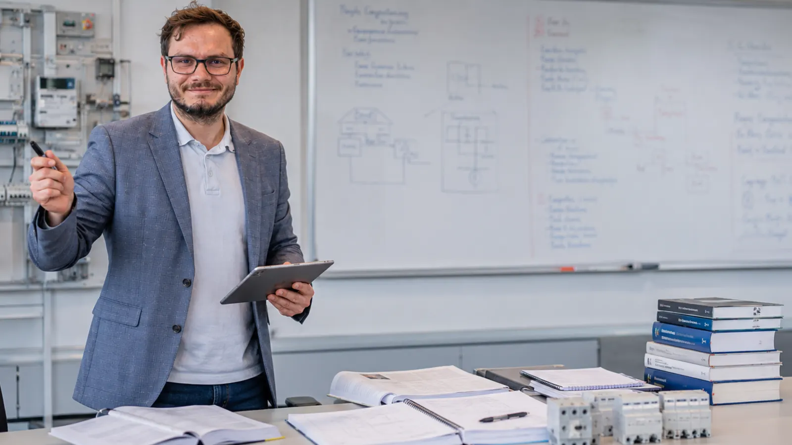 Geordnete Unterlagen für eine Gutachtenanfrage Elektrotechnik